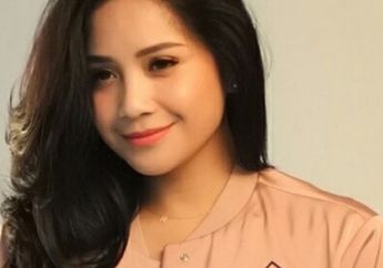 Jaket Jins Nagita Slavina Jadi Sorotan&nbsp;Saat Tampil Sederhana Bergaya Kasual, Seperti Apa ya?