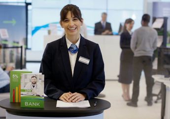 Berapa Gaji Pegawai Bank dan Asuransi di Indonesia Tahun 2018?