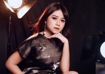 Tampil Tabrak Warna, OOTD Simpel ala Bianca Jodie Ini Catchy Banget!
