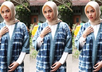 Nggak Ngebosenin, Kepoin Gaya Revalina S Temat dengan Busana Hijab Tabrak Motif!