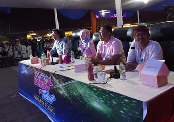 Jadi Juri di Grand Final Bekasi Got Talent 2018, Vicky Prasetyo dan Angel Lelga Kompak Pakai Baju Pink