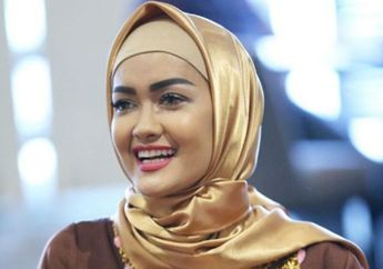 Ziarah ke Makam Julia Perez, Sahabatnya Kenang Perjuangan Hidup Mendiang