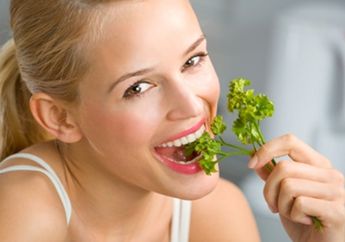 4 Manfaat Konsumsi Seledri Secara Rutin, Bisa Sembuhkan Sakit Maag loh