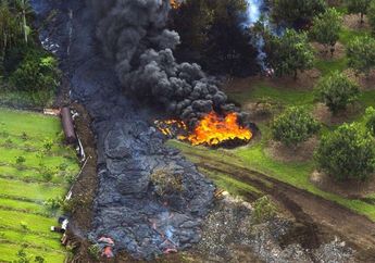 Detik-detik Lava Gunung Berapi di Hawaii Menyembur dari Pemukiman Warga dan Hancurkan Sebuah Mobil