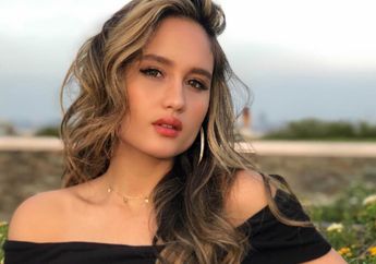 Intip Elegannya Penampilan Cinta Laura dengan Balutan One Shoulder Dress, Cetar Banget!