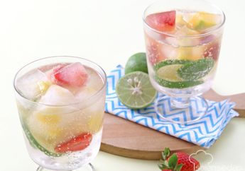 Segarkan Akhir Pekan dengan Segelas Punch Jeruk Nipis yang Mewah Ini