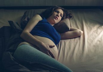 Mengenal Berbagai Penyebab Ibu Hamil Sulit Tidur di Malam Hari