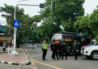 Ada Kardus Mencurigakan Diduga Bom Depan Stasiun Palmerah, Jakarta, Ternyata Isinya...