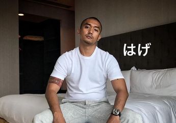 Beri Komentar Pedas Artis Yang Berhijrah, Cuitan Uus Bikin Netizen Geram