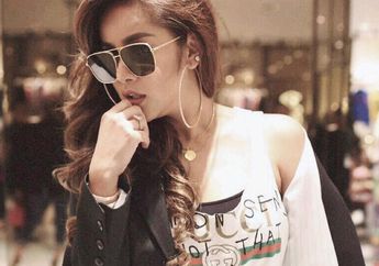 Tampil Kece Bergaya Kasual, Ikat Pinggang Olla Ramlan Justru Menarik Perhatian!