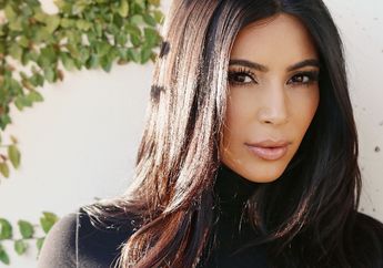 Tinggalkan Gaya 'Sleek Hair', Kim Kardashian Tuai Pujian Netizen Dengan Model Rambut Bergelombang