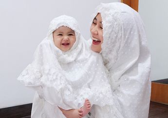 Gemesnya Baby Qiandra Kenakan Hijab Anak, Bikin Senyum Sendiri Deh!