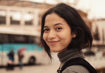 Penampilan Putri Marino Kala Jalan di Mal Bikin Salfok Netizen!