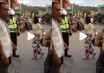 Salut! Begini Reaksi Petugas Satlantas Yang Tetap Sabar Saat Diteriaki Ibu-Ibu
