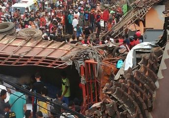 Video : Rem Truk Blong Tabrak Warga Sedang Ngabuburit di Bumiayu Brebes, 11 Orang Meninggal 18 Lainnya Luka-luka