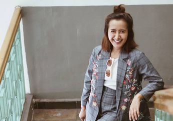 Menggemaskan! Widi Mulia Padukan Busana Cheongsam dengan Gaya Kasual yang Super Trendy, yuk Lihat!