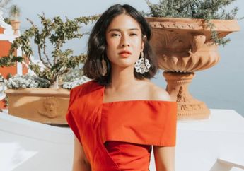 Bak Anak ABG, Intip Penampilan Feminin Dian Sastro Saat Kenakan Sabrina Dress