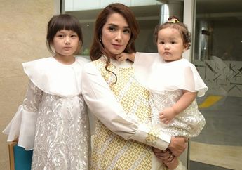 Utamakan Kerudung Hati, Ussy Sulistiawaty Ingin Hijrah Bareng Suami