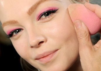 Perhatikan 4 Hal Ini Saat Gunakan Sponge atau Beauty Blender Saat Merias Wajah!