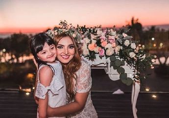 Gemasnya Arsy Hermansyah Latihan Balet dengan Balutan Rok Tutu Berwarna Pink