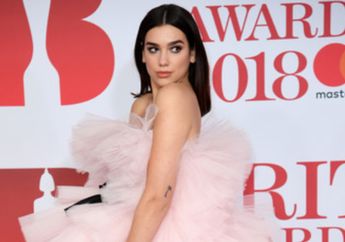 Jadi Pembuka di Final Liga Champions, Dua Lipa Tampil Stunning dalam Balutan Busana Transparan