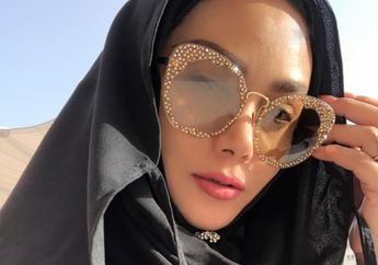 Modis Banget, Krisdayanti Tetap Tampil Glamor Saat Ibadah Umrah!