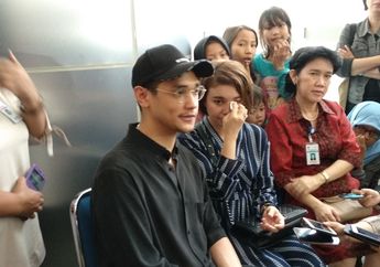 Temani Afgan Rayakan Ulang Tahun Bersama Pasien Anak-anak RSCM, Rossa Menangis