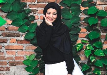 Intip Mix and Match Busana Hijab yang Unik ala Zaskia Sungkar