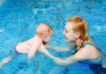 Bisa Tingkatkan IQ Anak, Ini 6 Manfaat Berenang untuk Bayi Menurut Pakar
