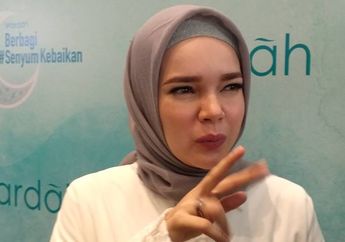 Fokus Ibadah, Dewi Sandra Targetkan Khatam Al Quran di Bulan Ramadhan