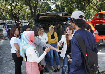 Seru-seruan Menata Barang Keperluan Mudik di Dalam Mobil di Acara Suzuki Nguber Bukber