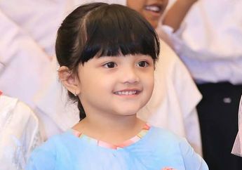 Kecil-kecil, Arsy Sudah Ngerti Minta Cuci Rambut di Salon Loh!