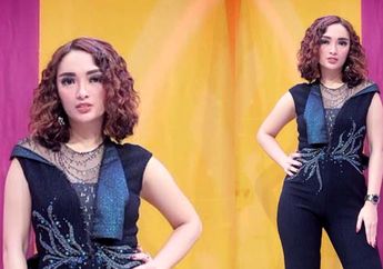 Biasanya Pakai Busana Pas Body, Kali Ini Zaskia Gotix Tetap Tampil Seksi Dengan Paduan Oversized Coat