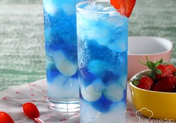 Segarkan Momen Berbuka Puasa dengan Es Jeli Biru yang Menggoda
