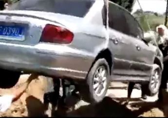 Bukan Peti Mati, Seorang Pria Berwasiat Untuk Dikubur Dalam Mobil Kesayangannya 