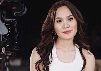 Gaya Chic Sheryl Sheinafia dengan Celana Motif, Contek yuk!