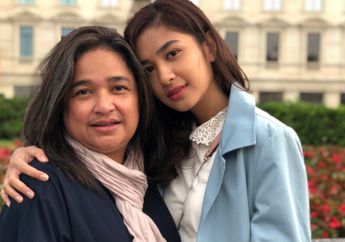 Intip Gaya Kompak Mikha Tambayong dengan Sang Mama, Sweet Banget!