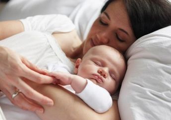 Anak Lebih Sering Tidur Bersama Baby Sitter? Hati-hati, Ini Dampak yang Mungkin Muncul