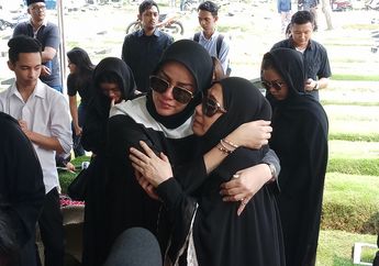 Sakit Kanker, Olla Ramlan Sebut Tubuh Ayah Menguning Sebelum Meninggal