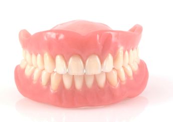 Bukan Karena Panas Dalam, Kondisi Inilah yang Sebabkan Gusi Berdarah, Cari Tahu yuk Cara Mengatasinya