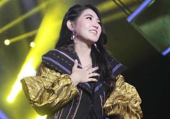 Potret Cantik Via Vallen dalam Balutan Hijab, Makin Adem Lihatnya!