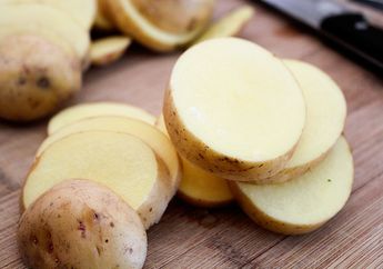 Praktis dan Cepat, Kentang Bisa Bikin Ketiak Lebih Putih Saat Lebaran loh!