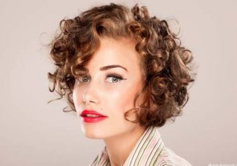 Tak Perlu Catok, 4 Cara Ini Bisa Bikin Rambutmu Keriting Tanpa Takut Rusak