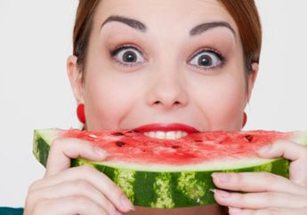 Ternyata Biji Semangka Memiliki Banyak Kandungan Vitamin, Jangan Dibuang ya!