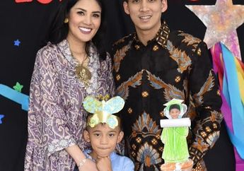 Hadir di Wisuda Putranya, Nindy Tak Kuasa Menahan Tangis, Kenapa ya?