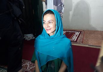 Wow, Wanda Hamidah Mau Coba Bagikan THR Pakai Mata Uang Dolar?