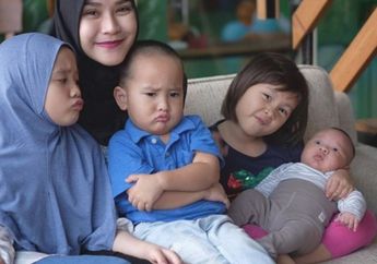 Foto Pendaftaran TK B, Anak Zaskia Mecca-Hanung Berdandan Mirip  Harley Quinn