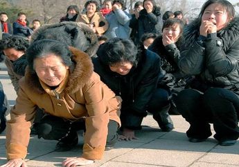 Miris, Rakyat Korea Utara Tahunya Kim Jong Un Sedang Jalan-jalan ke Singapura