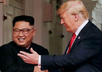 Tak Mau Terlihat Pendek saat Bersanding dengan Donald Trump, Kim Jong Un Rela Menggunakan Trik ini Untuk Membuatnya Lebih Tinggi