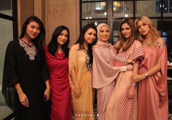 Bulan Ramadan Akan Berakhir, Nia Ramadhani Dapat Bingkisan Lebaran dari Girls Squad, Intip Yuk!